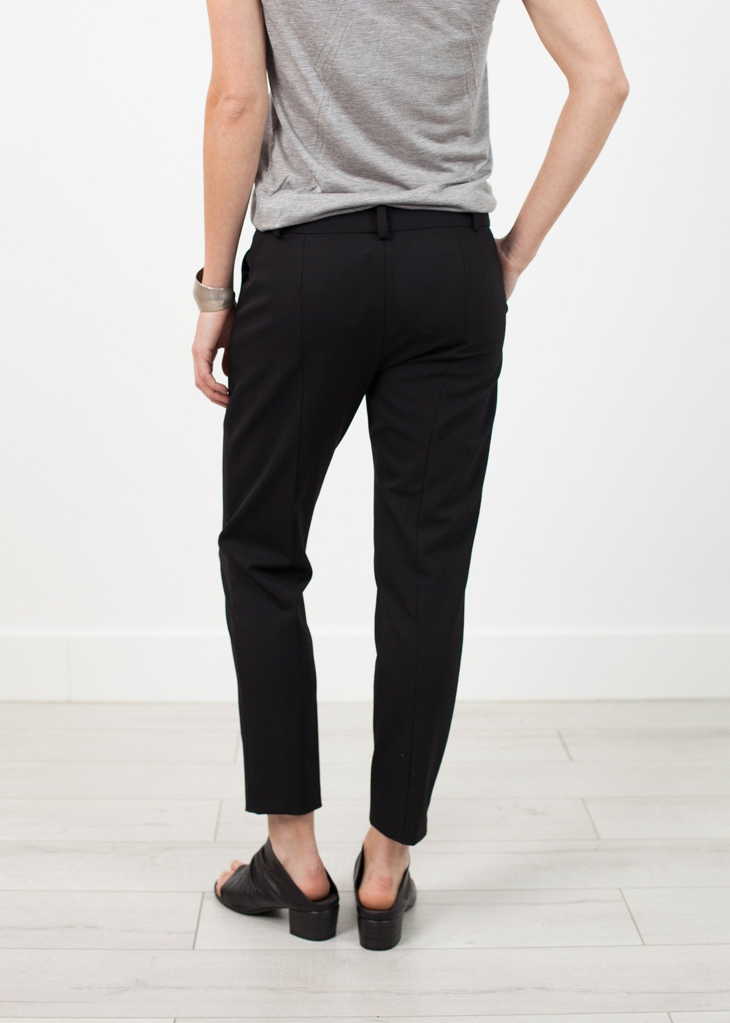 Stretch Fitted Pant in Black